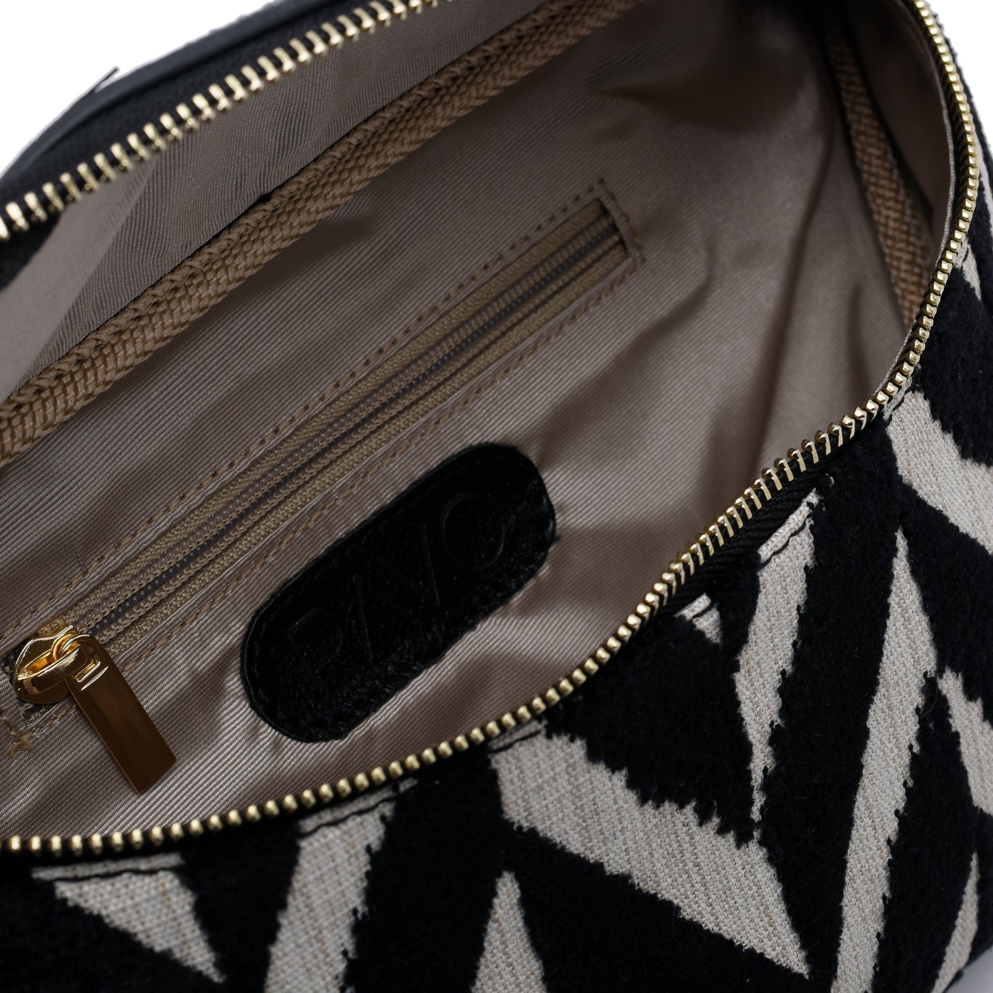 Fanny pack Black and White Color pavoegypt