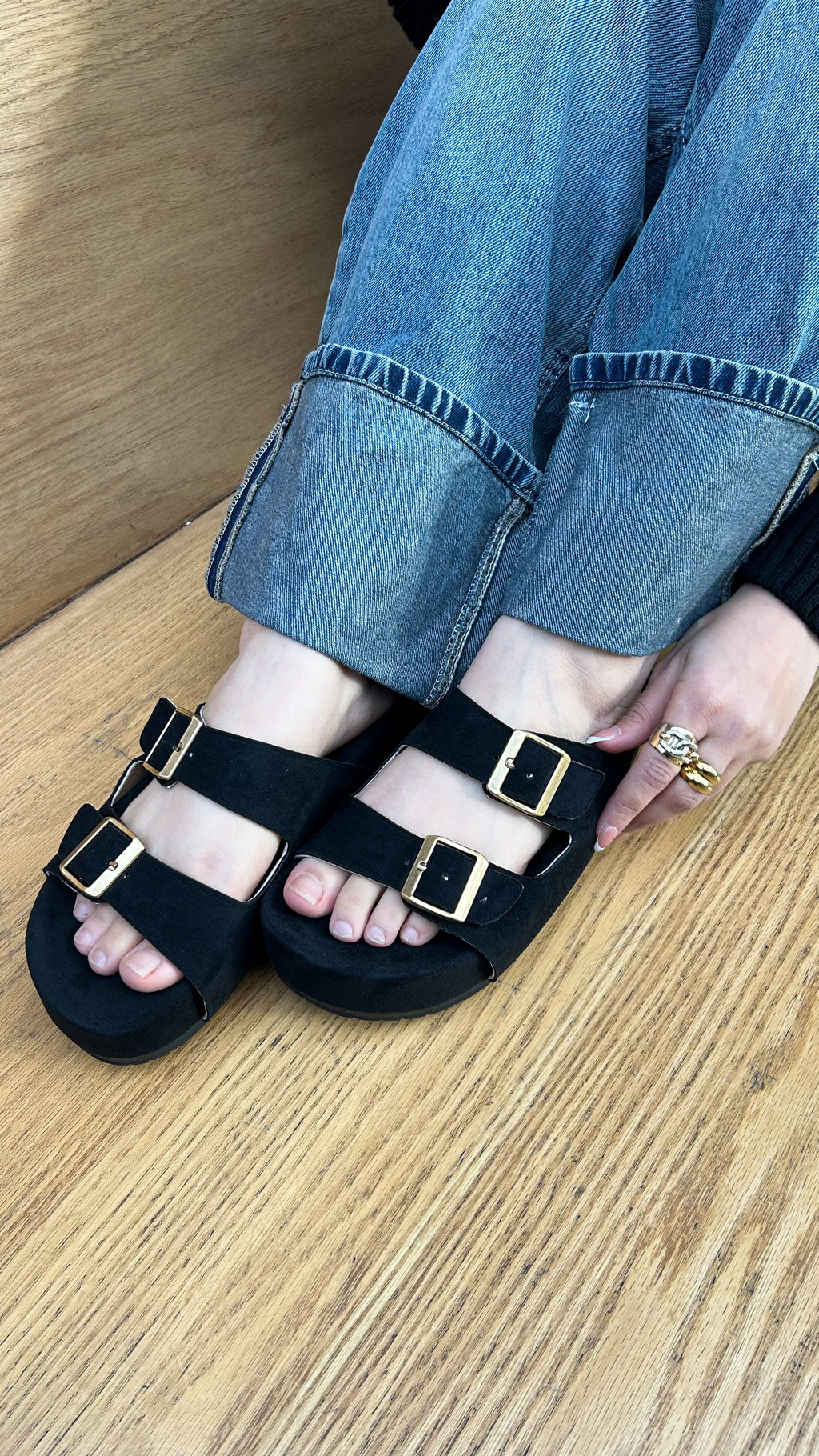 Black Sway Slipper