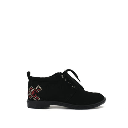 Black thunder embroidered low neck boots