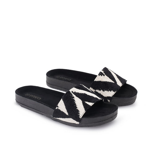 Slippers Black and white